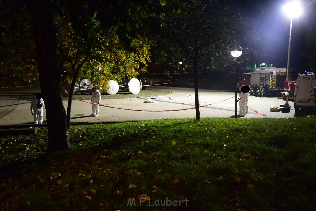 Einsatz BF Messerstecherei Koeln Neustadt Nord Eberplatz Platzmitte P087.JPG - Miklos Laubert